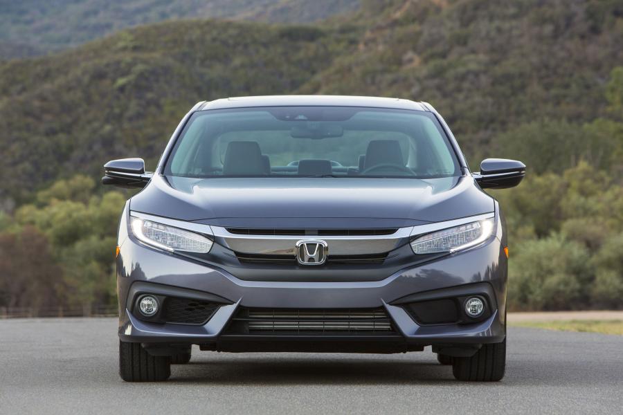  Honda Civic Touring Sedan (FC1) 2015 года  (NA) (фото 4 из 40)